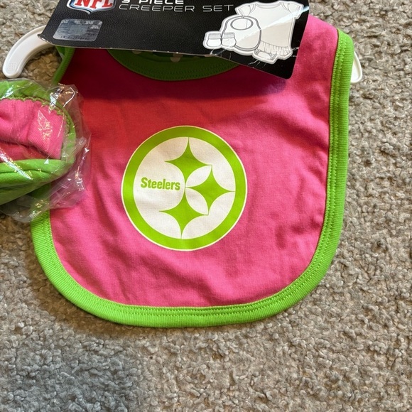 Pittsburgh Steelers Bib & Booties Set Green Pink Baby Kids NEW NFL Football - Picture 4 of 5